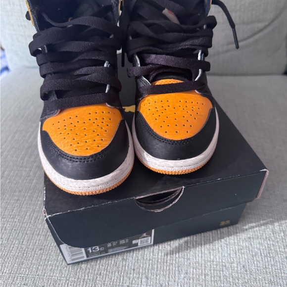 Jordan 1 Retro High OG - Picture 4 of 7